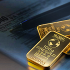 Wealthy Investors Are Stockpiling Gold